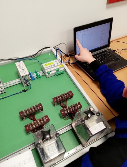 Výučba automatizácie s podporou priemyselných partnerov