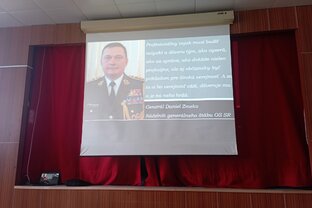 Zväčšiť fotografiu - Prednáška pre žiakov: ozbrojené sily a nato