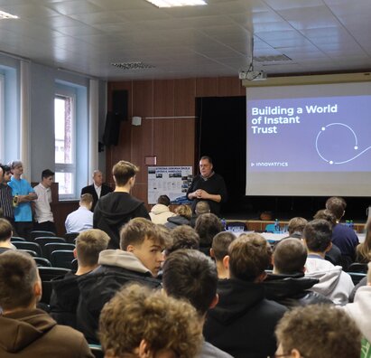 Absolventi na pôde školy: Skúsenosti z praxe aj štúdia