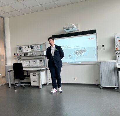 Mechanici-mechatronici úspešne zvládli praktické maturity