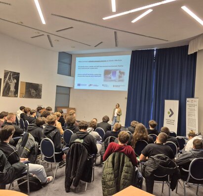 Prvé kroky po maturite: Na čo sa pripraviť v pracovnom živote