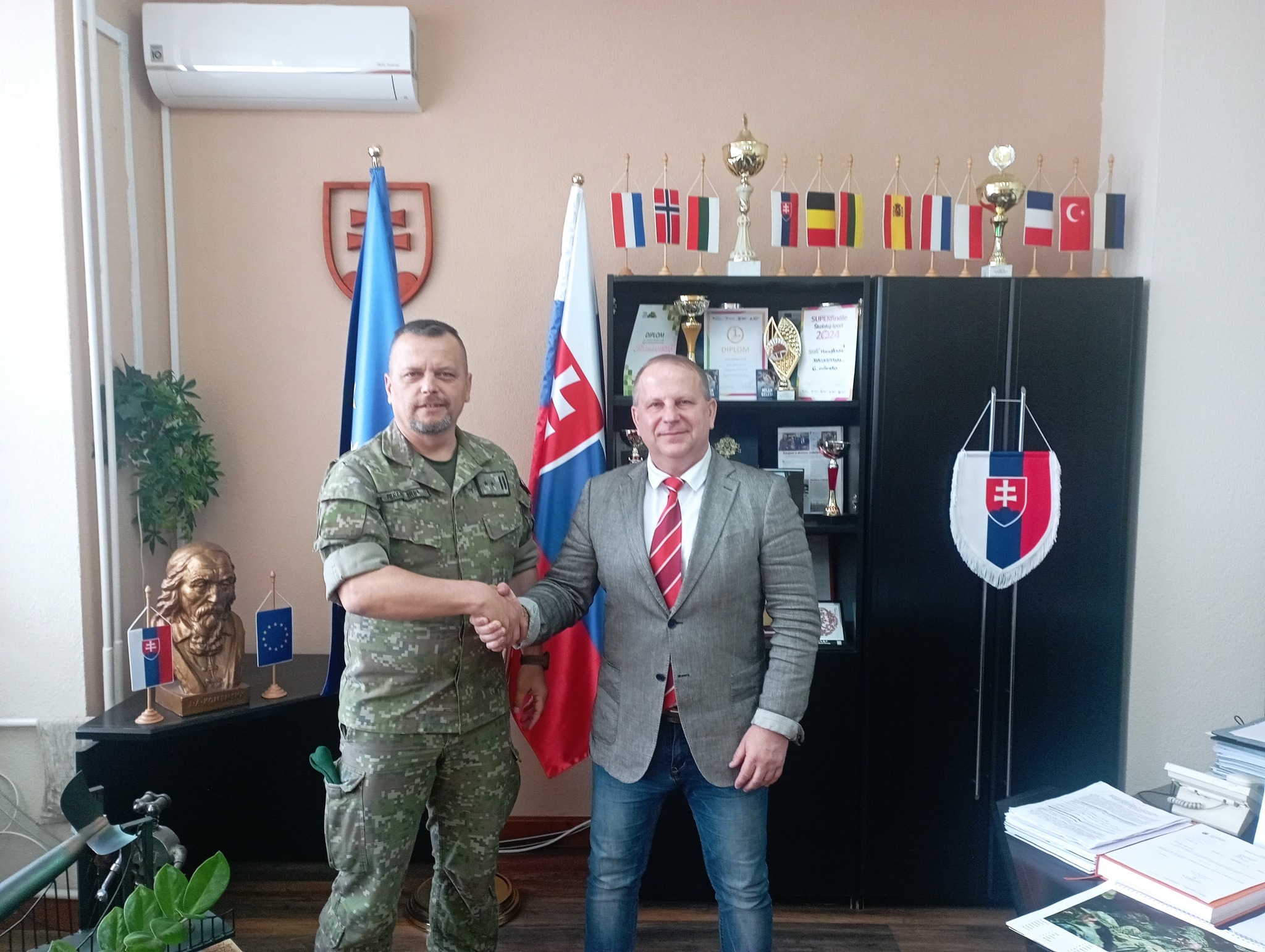 Prednáška pre žiakov: Ozbrojené sily a NATO