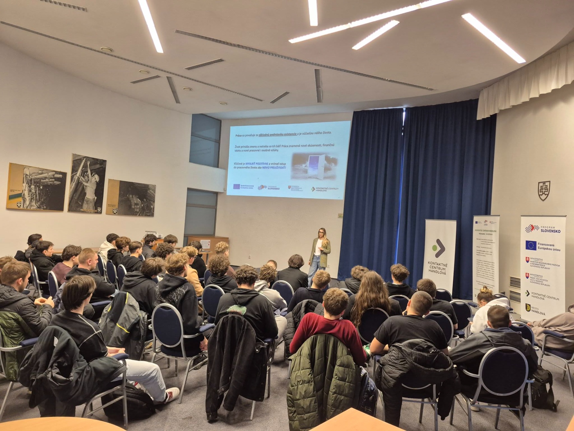 Prvé kroky po maturite: Na čo sa pripraviť v pracovnom živote